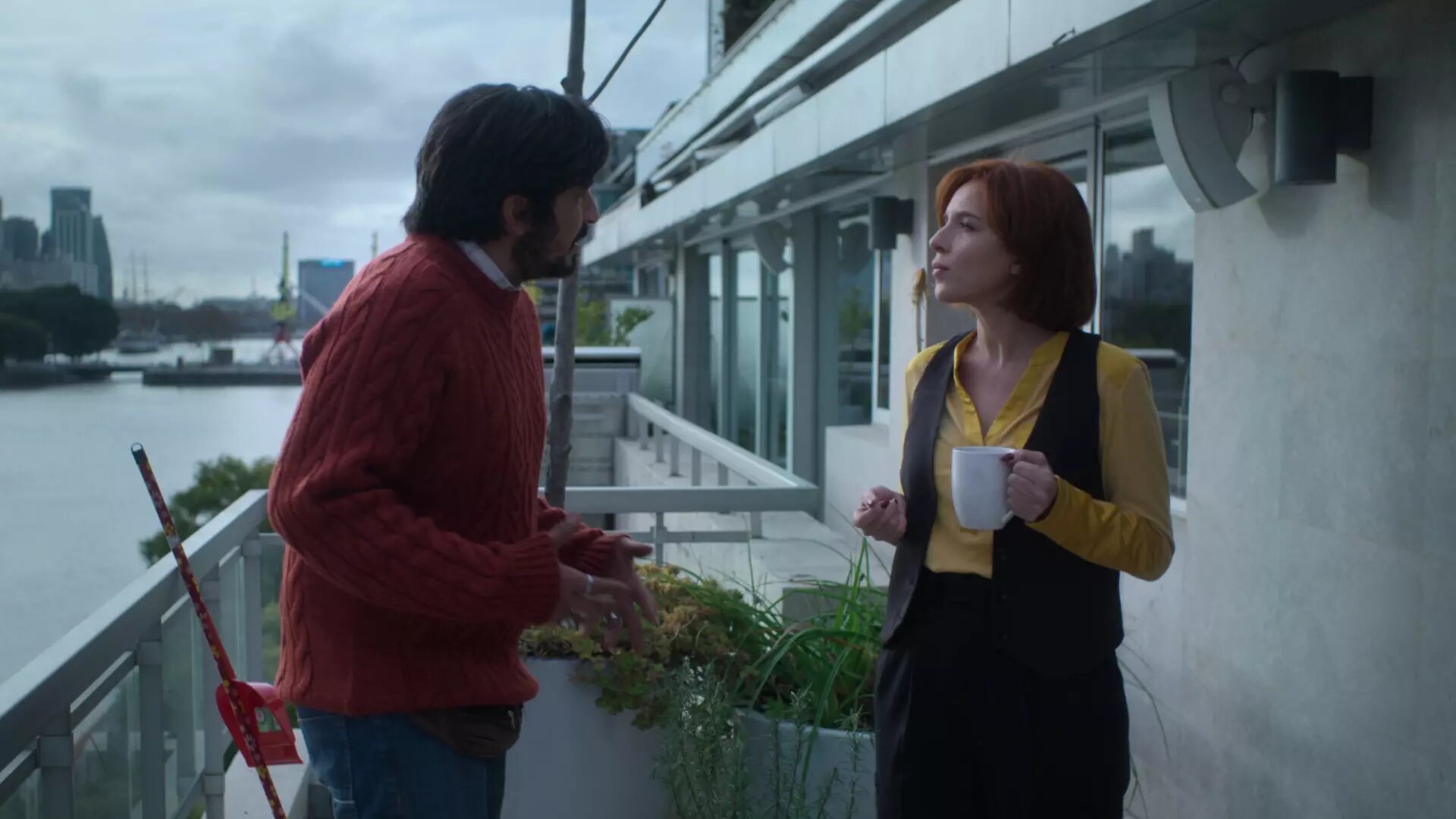 Terapia Alternativa S2E2 Una mesa con dos patas