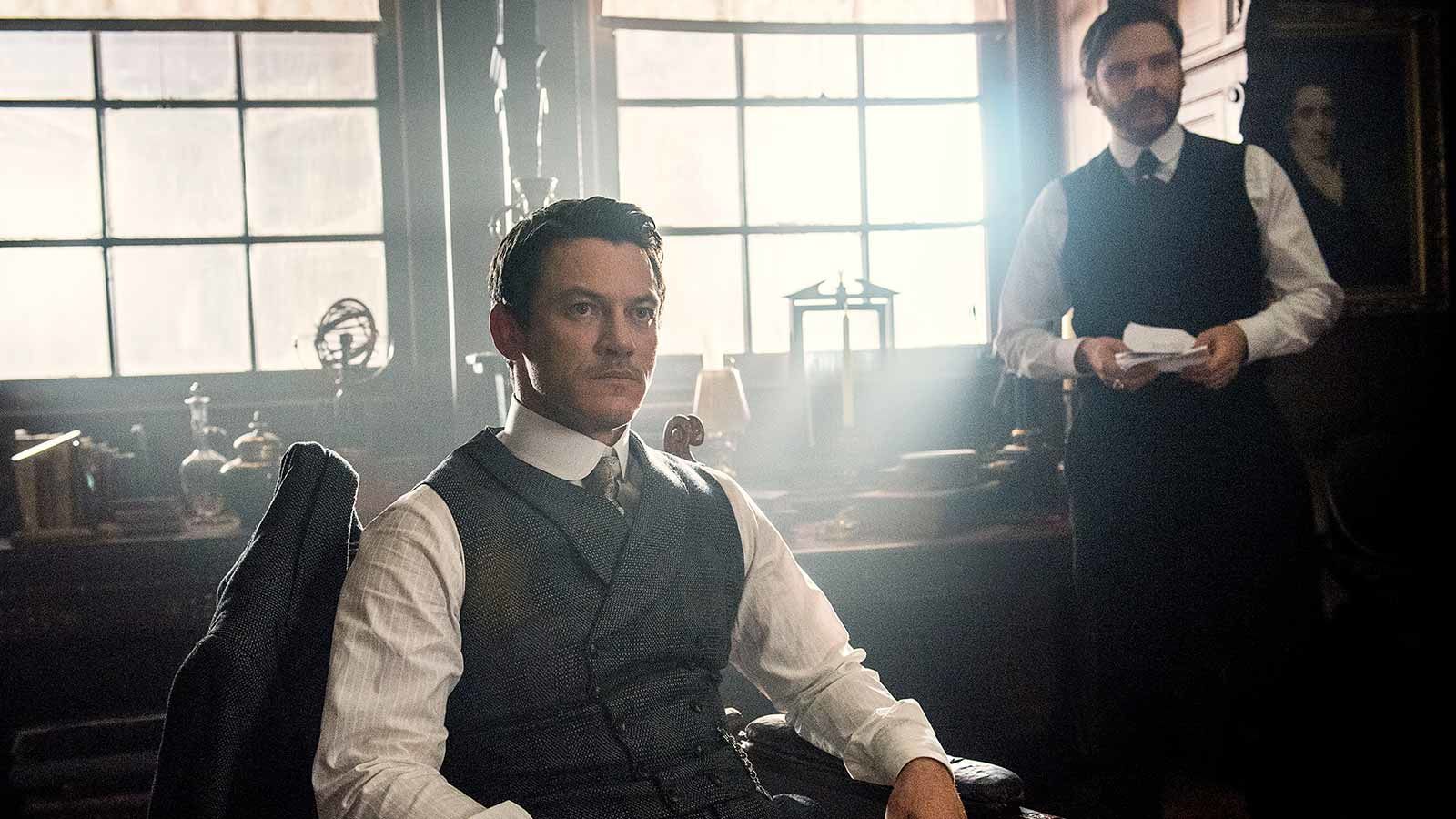 The Alienist S1E5 Hildebrandt's Starling