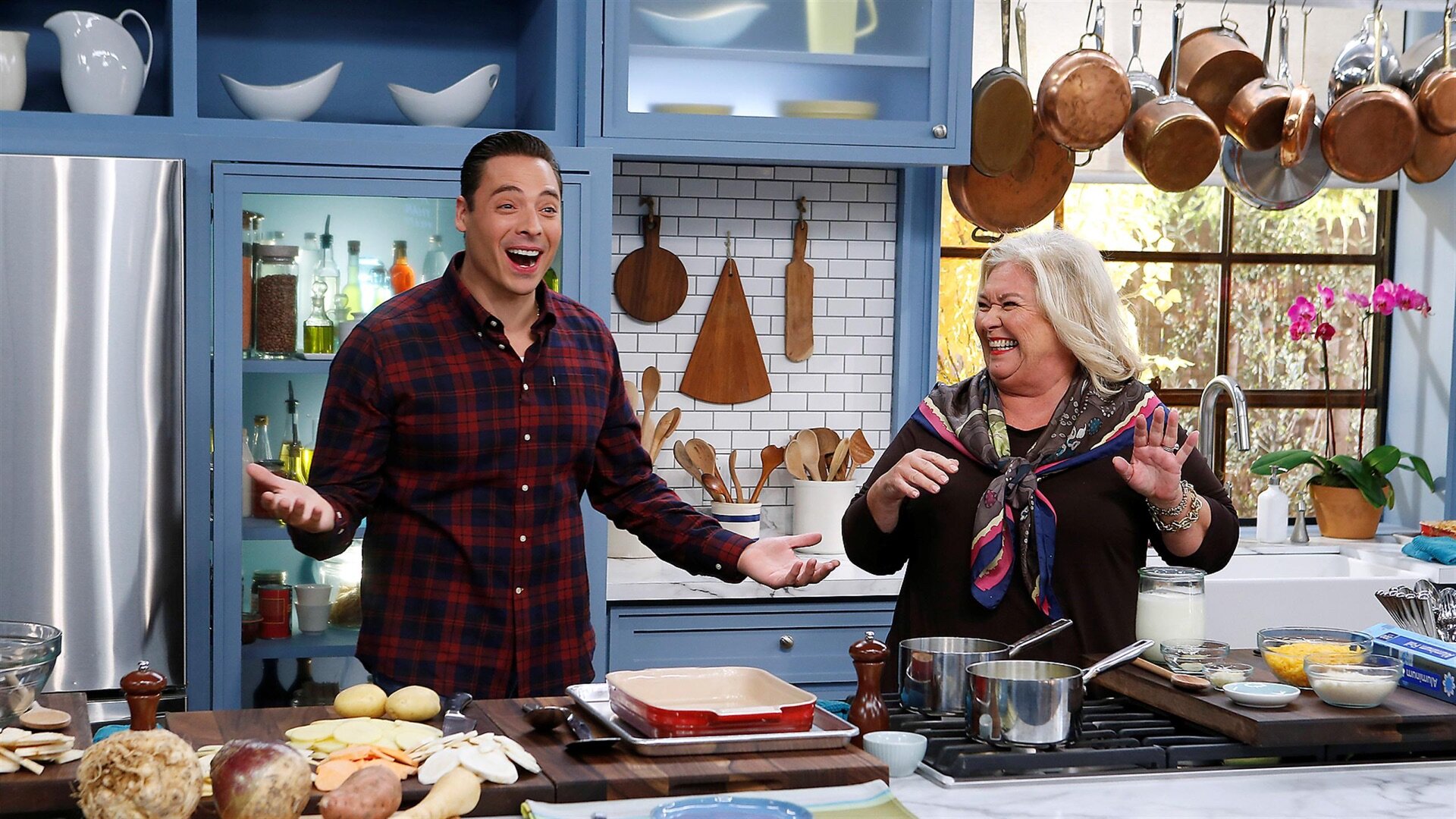 The Kitchen S11E8 Friendsgiving