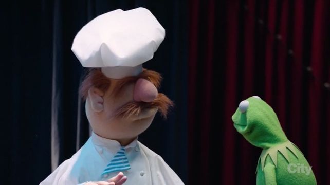 The Muppets S1E8 Too Hot to Handler