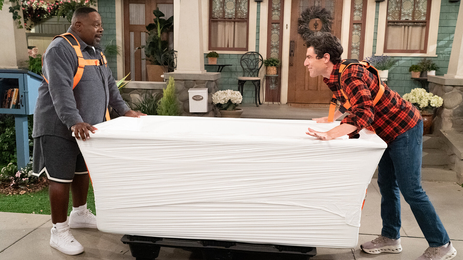 The Neighborhood S8E7 Welcome to Babies and Bathwater