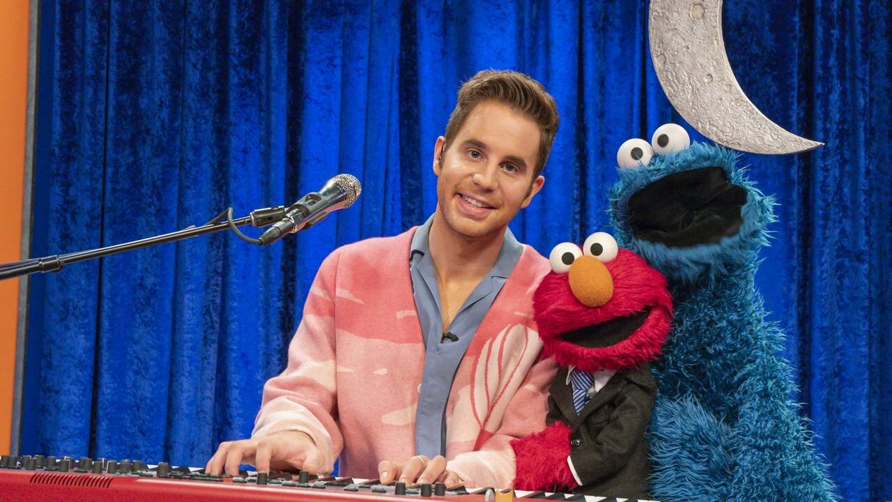 The Not Too Late Show with Elmo S1E9 Hoda Kotb / Ben Platt