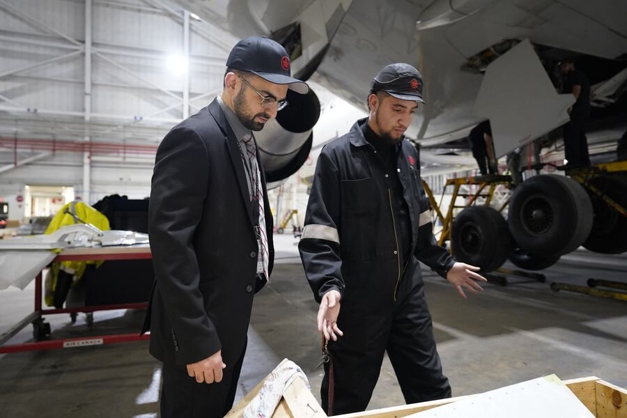 Toronto Airport: Uncovered S1E2 Seconds From Disaster