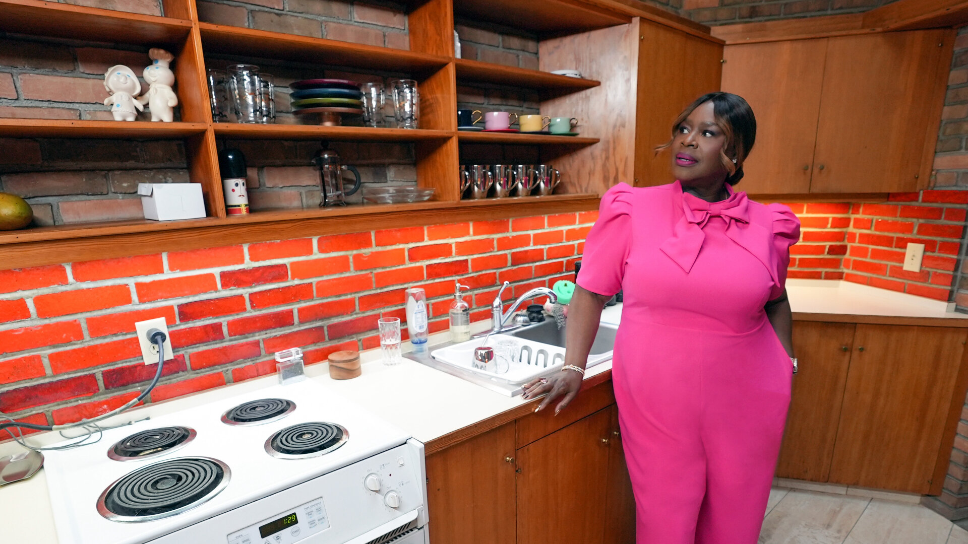 Ugliest House in America S6E1 Hot Mess Midwest