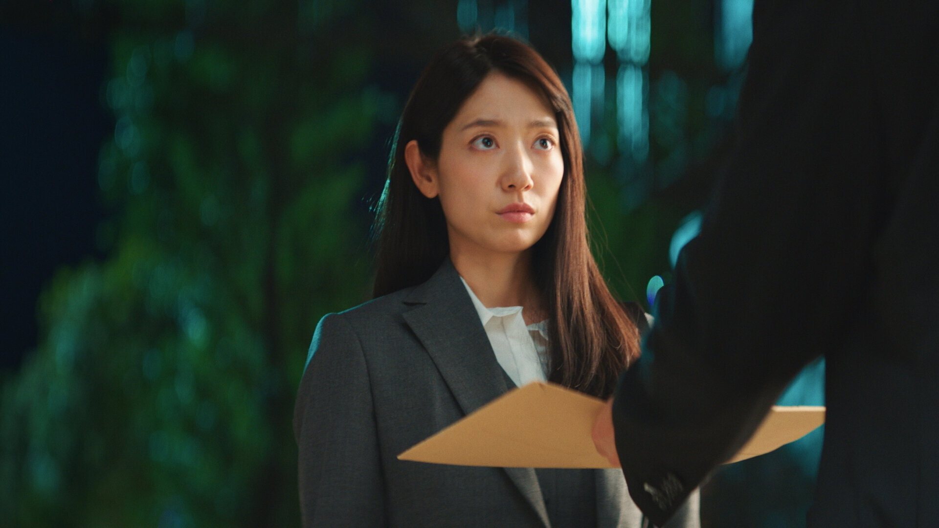 Undercover Miss Hong S1E1 The Woman Known as the Witch of Yeouido