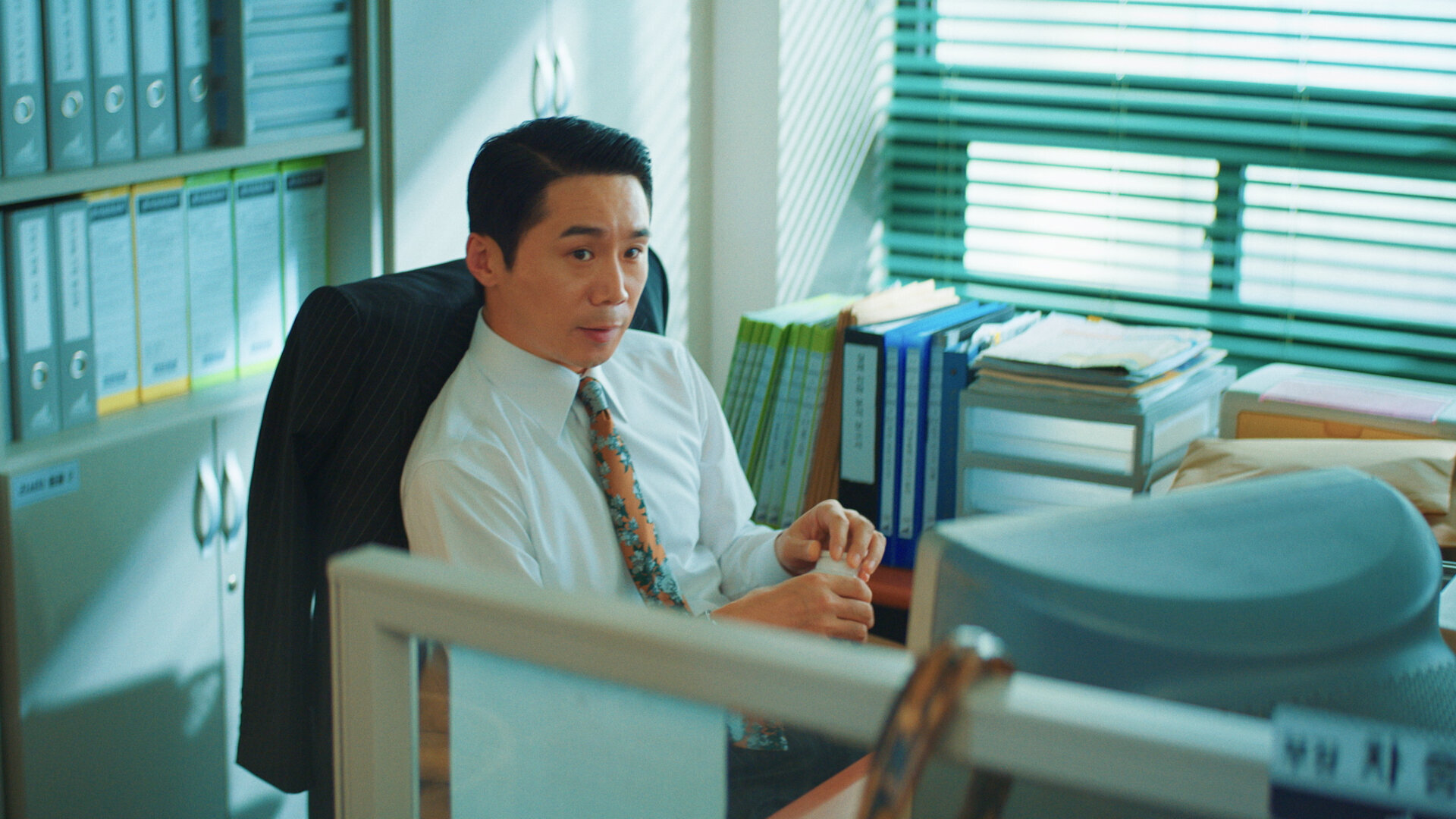 Undercover Miss Hong S1E3 Right Under the Nose and in the Line of Fire