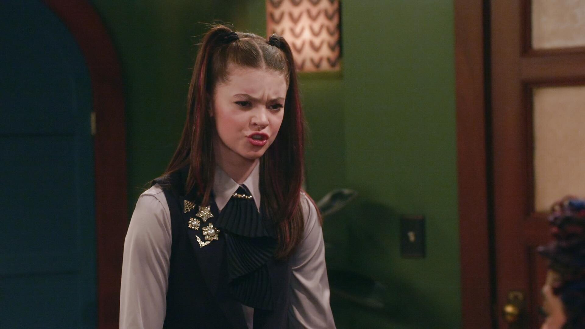 Vampirina: Teenage Vampire S1E2 First Day of School