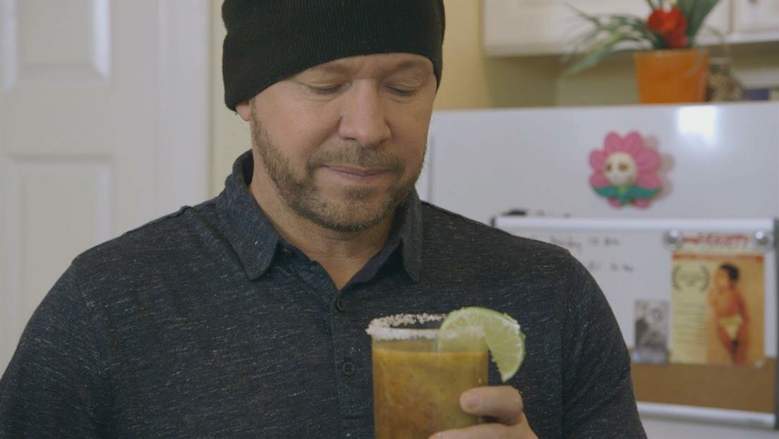 Wahlburgers S6E5 Mark's Ha-bachi