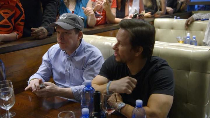 Wahlburgers S8E9 Magic Mark