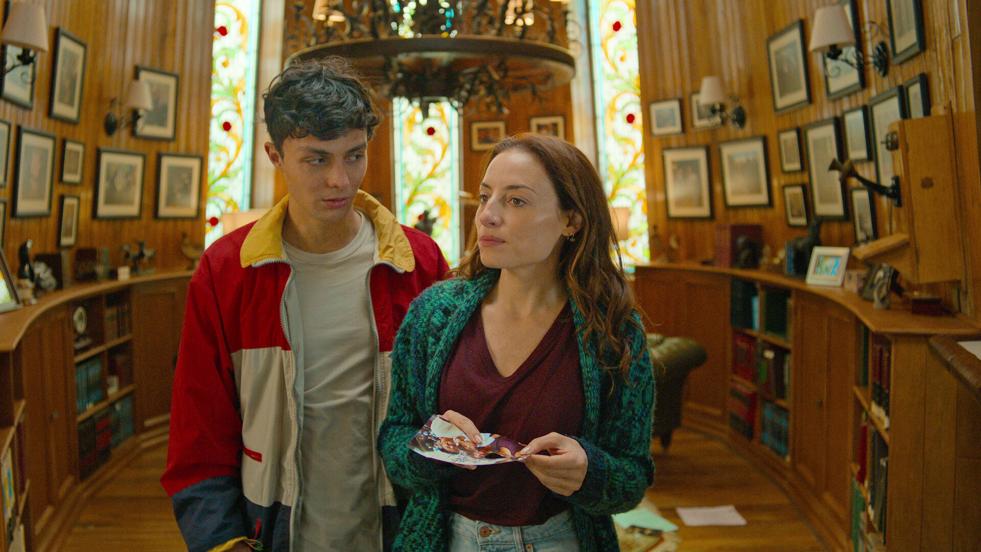 Welcome to the Family S1E1 Desalojo