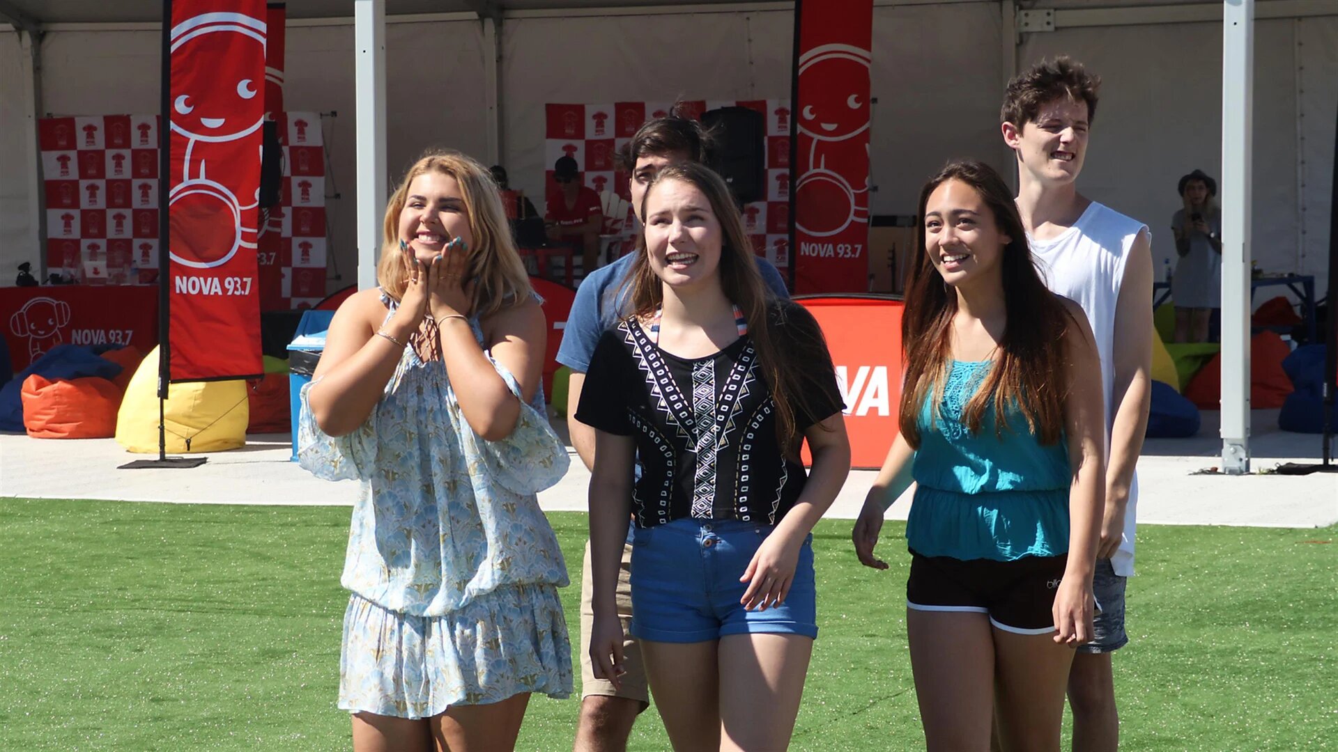 Xtreme Waterparks S6E15 Positively Glowing